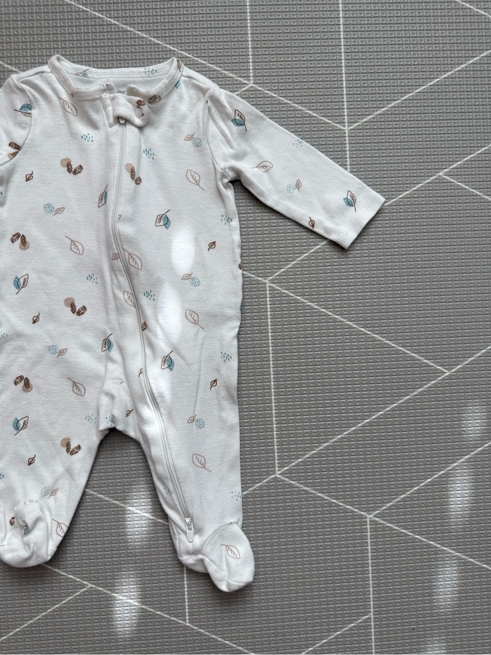 Carters|Baby gender neutral White long sleeve cotton footies,fall leaves print•